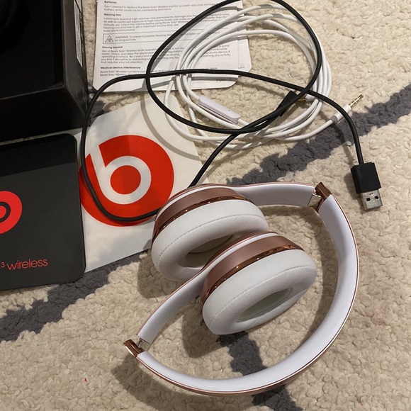 BEATS SOLO 3 WIRELESS HEADPHONES NEVER USED - Picture 12 of 12